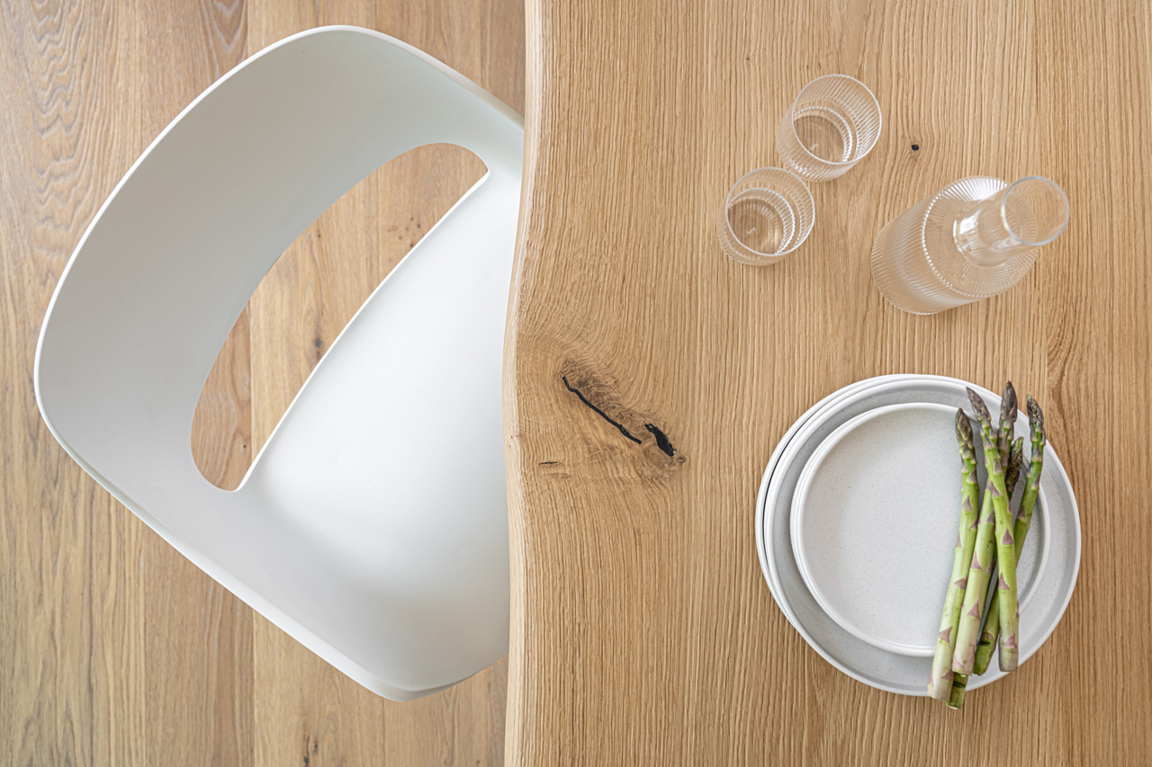 tavolo in legno e arredo completo per cucina su misura