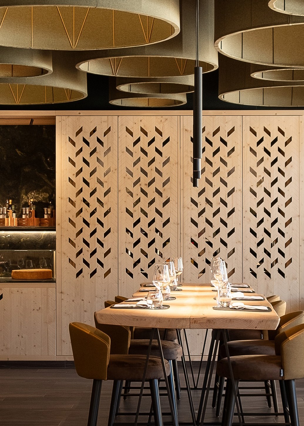 arredamento su misura ristorante lares residence hotel ambiez a madonna di campiglio