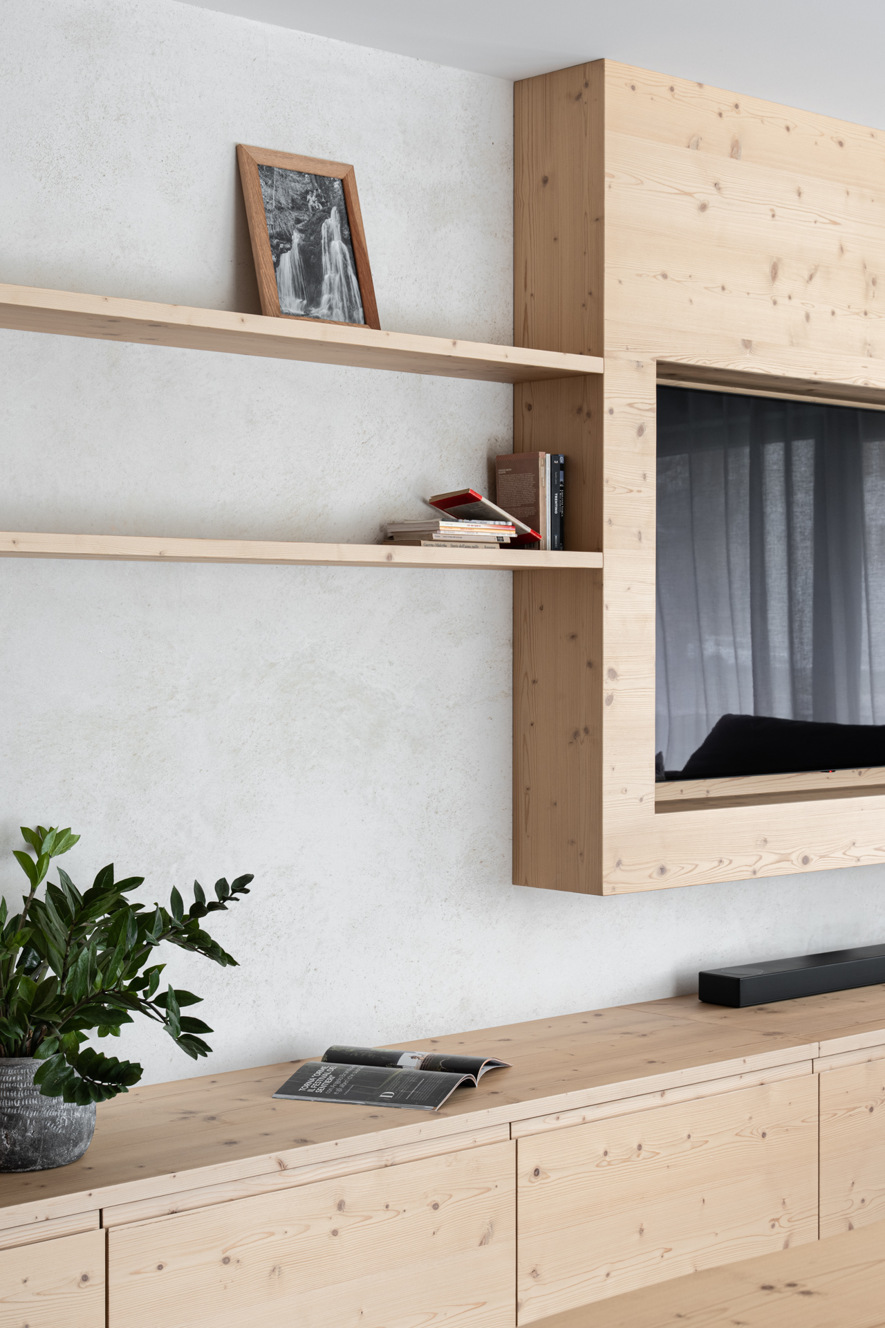 mobile tv legno incassata soggiorno su misura e libreria