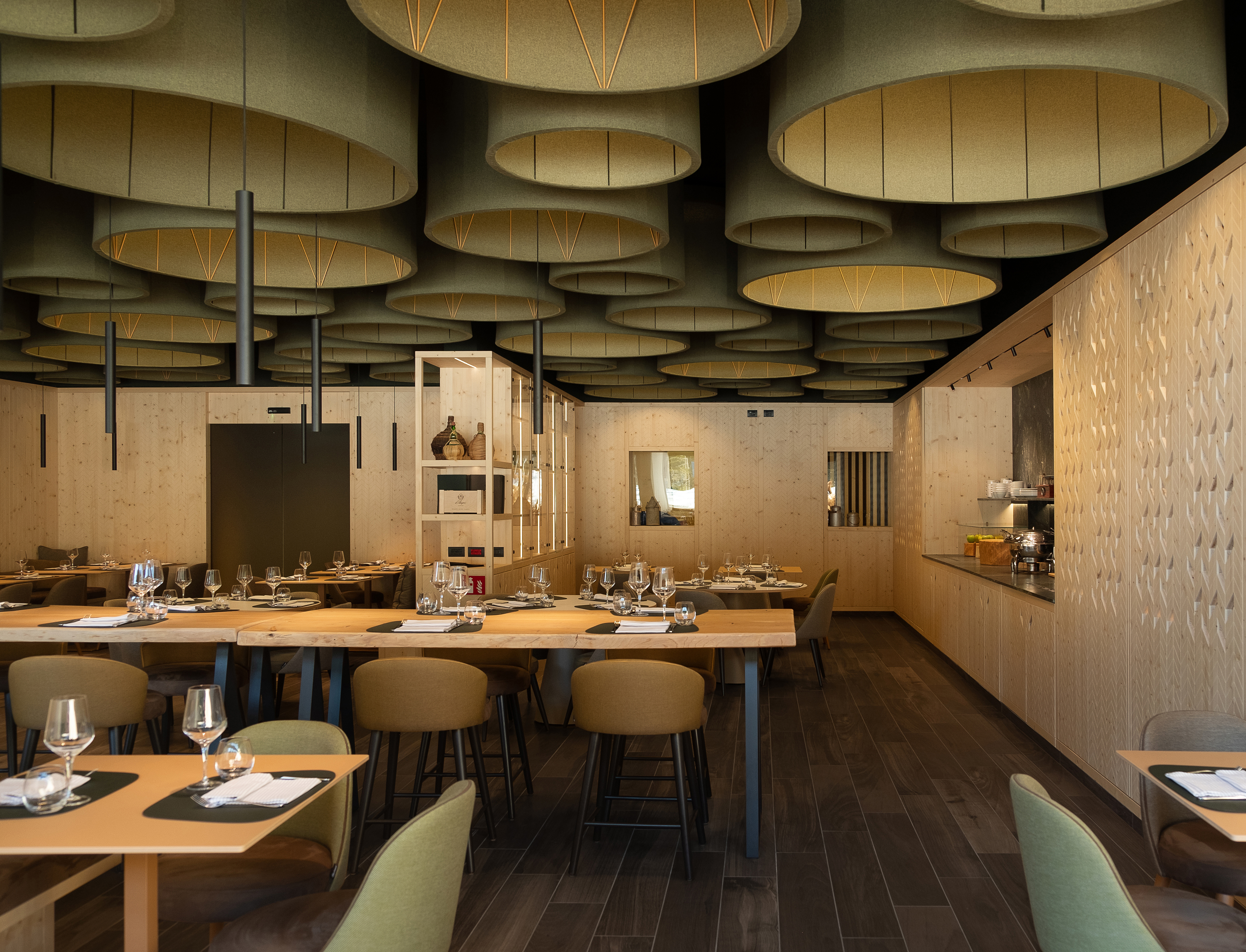 arredamento su misura ristorante lares residence hotel ambiez a madonna di campiglio